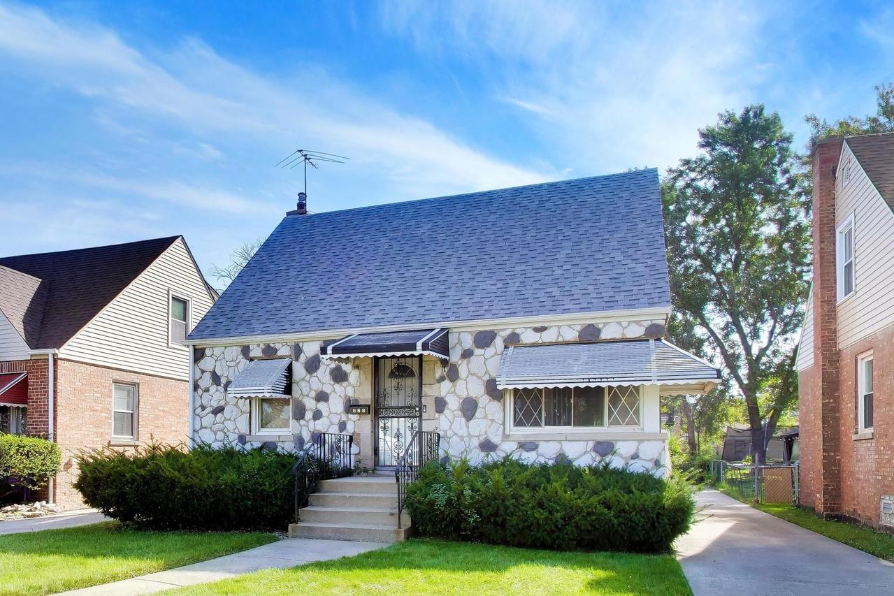 423 Frederick Ave., Bellwood, IL 60104