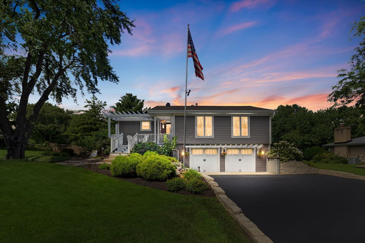 38W274 Bernice Dr., St. Charles, IL 60174