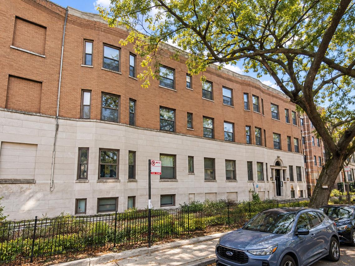 925 W Addison St. #2C, Chicago, IL 60613
