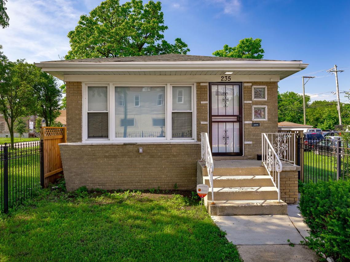 235 W 43rd St., Chicago, IL 60609