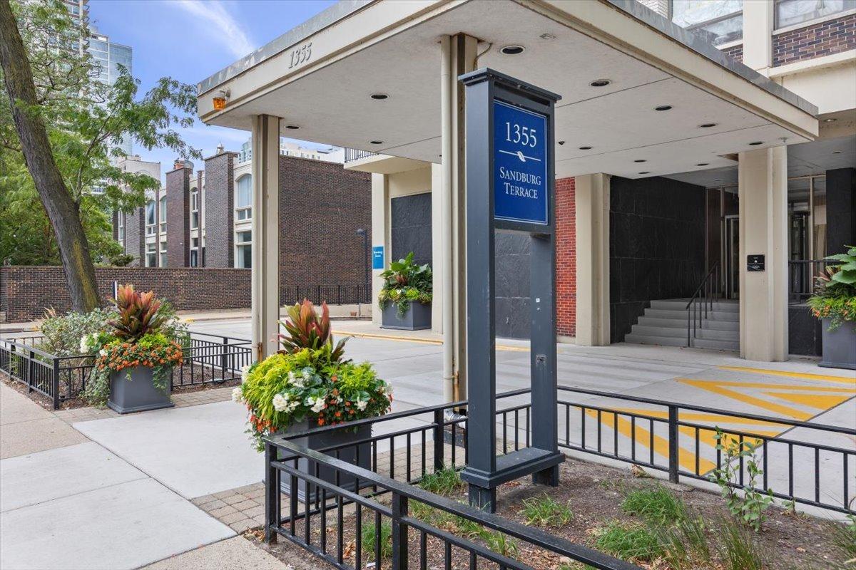 1355 N Sandburg Ter. #2801D, Chicago, IL 60610