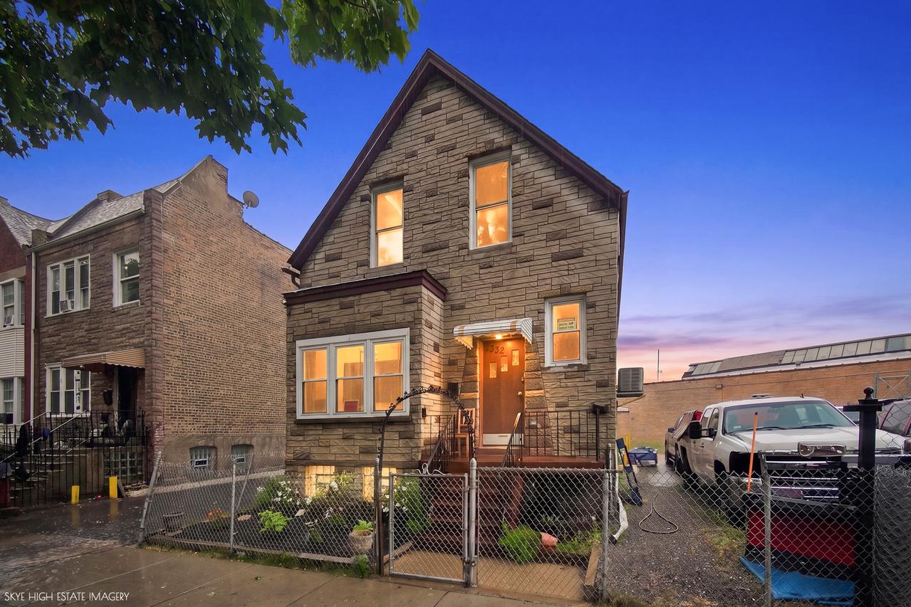 1332 N Harding Ave., Chicago, IL 60651