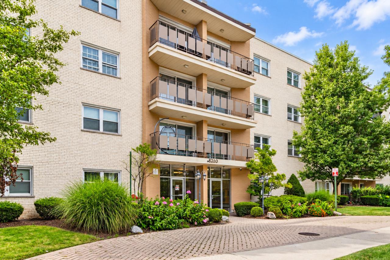 8210 Elmwood St. #314, Skokie, IL 60077