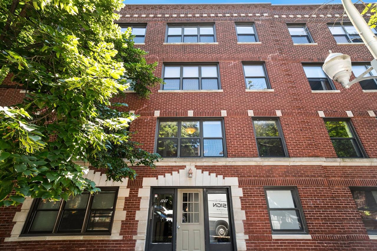 1249 W Roscoe St. #1, Chicago, IL 60657