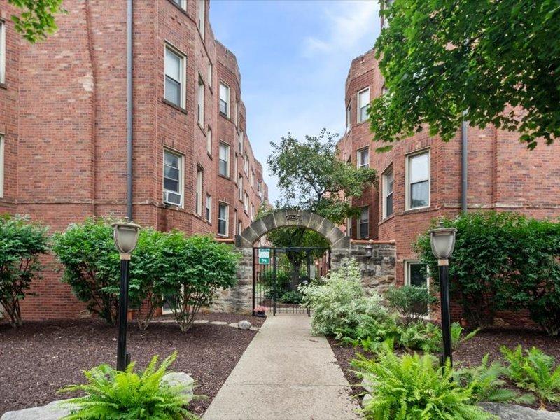 4128.5 N Kedvale Ave. #306, Chicago, IL 60641