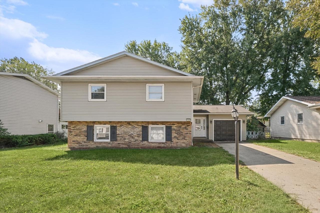 1747 E Barrington Ave., Decatur, IL 62526