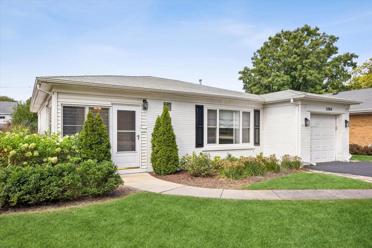 5204 Wolf Rd., Western Springs, IL 60558
