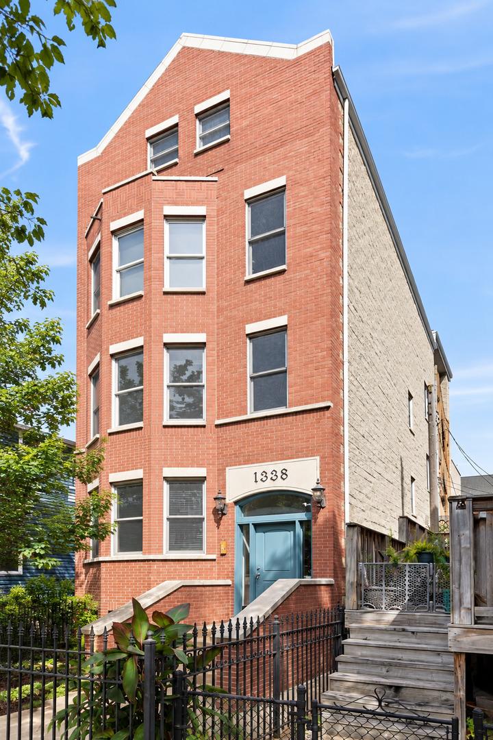 1338 W Addison St. #2, Chicago, IL 60613