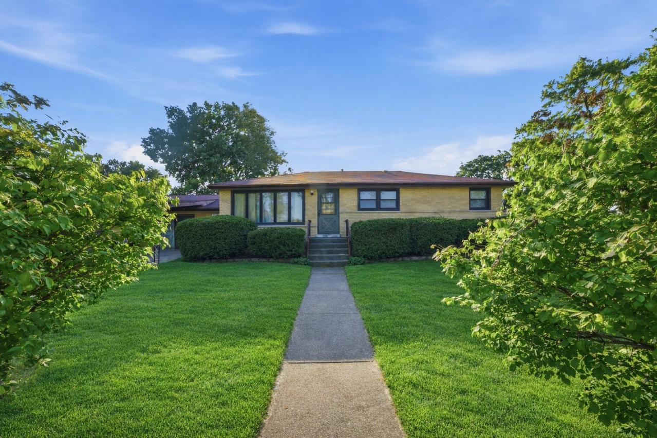 8300 Long Ave., Burbank, IL 60459
