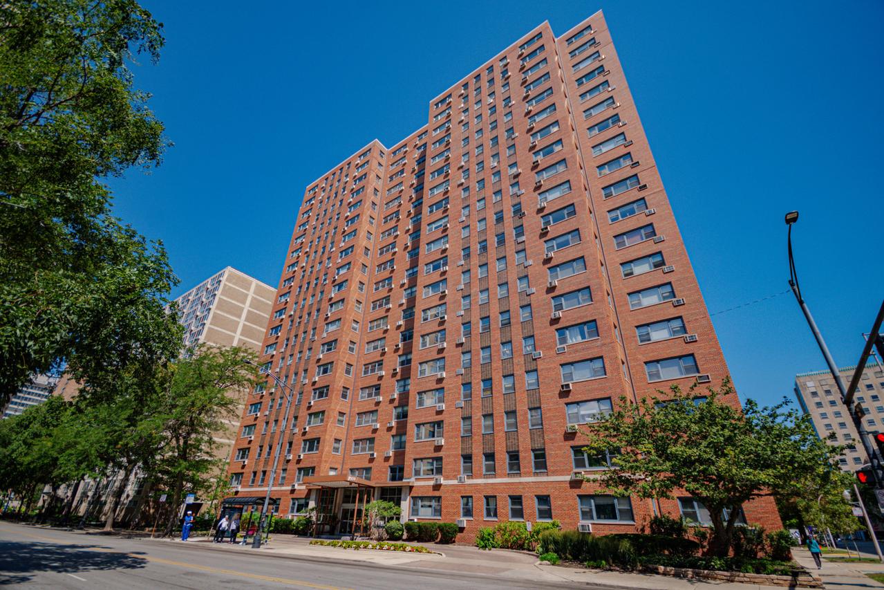 2909 N Sheridan Rd. #1705, Chicago, IL 60657