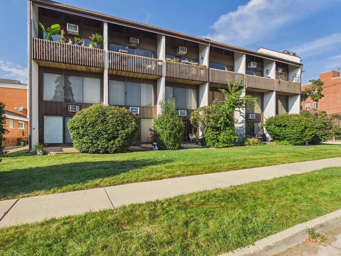 1296 E Washington St. #12, Des Plaines, IL 60016