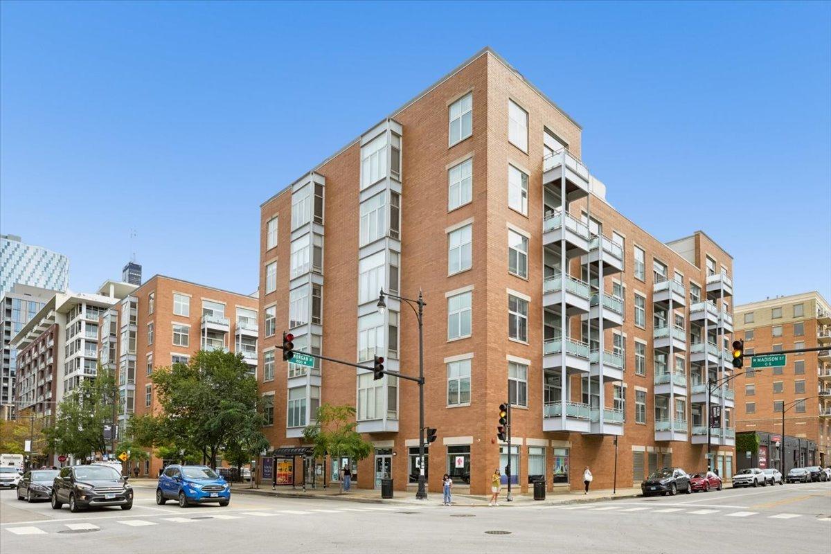 949 W Madison St. #407, Chicago, IL 60607