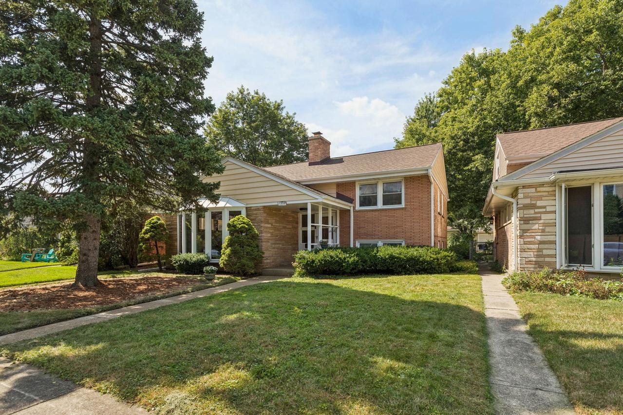 7920 Kenneth Ave., Skokie, IL 60076