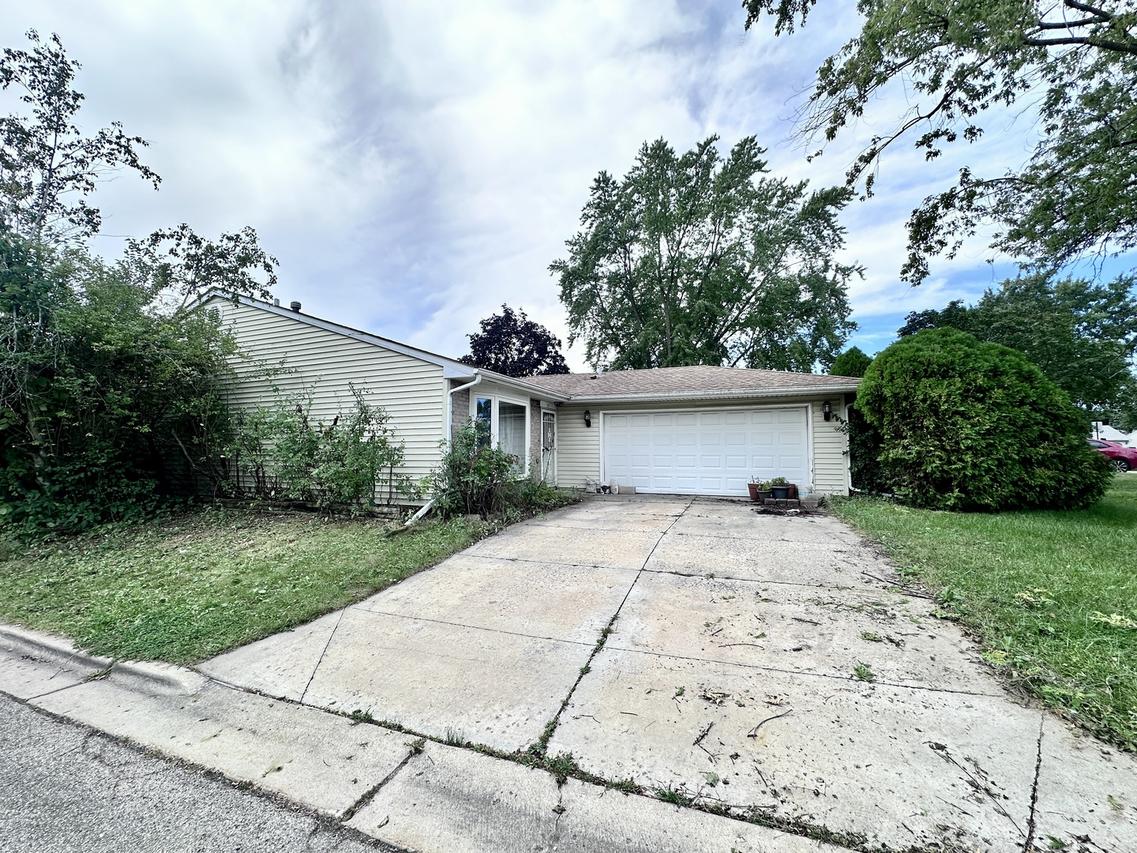 87 Highbury Dr., Elgin, IL 60120