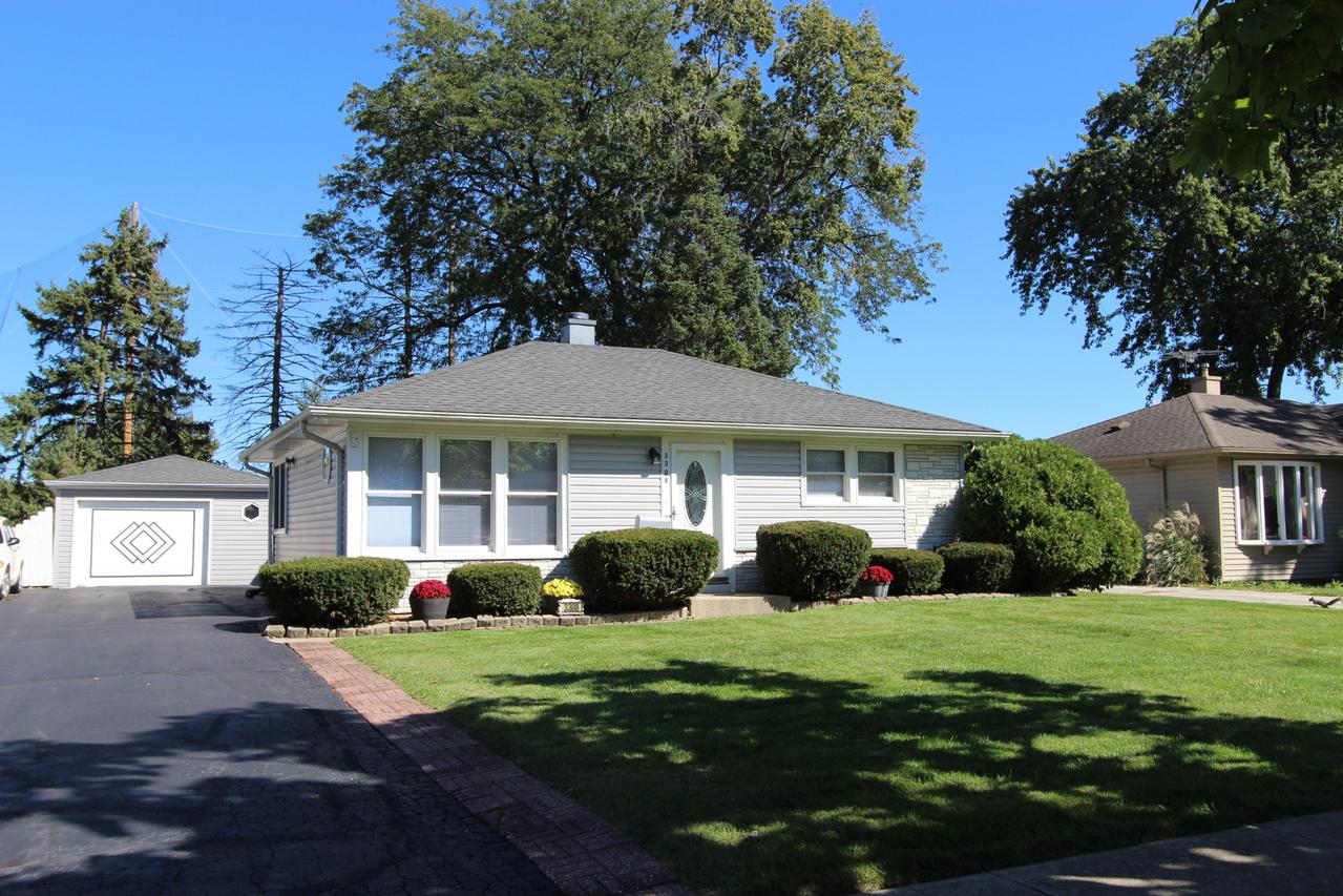 3308 Peacock Ln., Rolling Meadows, IL 60008