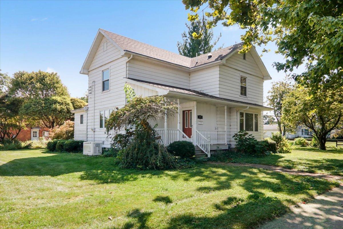 300 S Jackson St., Flanagan, IL 61740