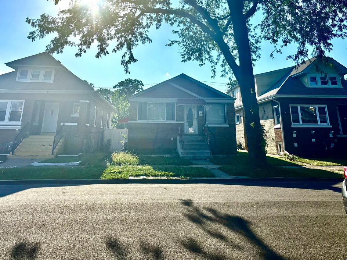 214 22nd Ave., Bellwood, IL 60104