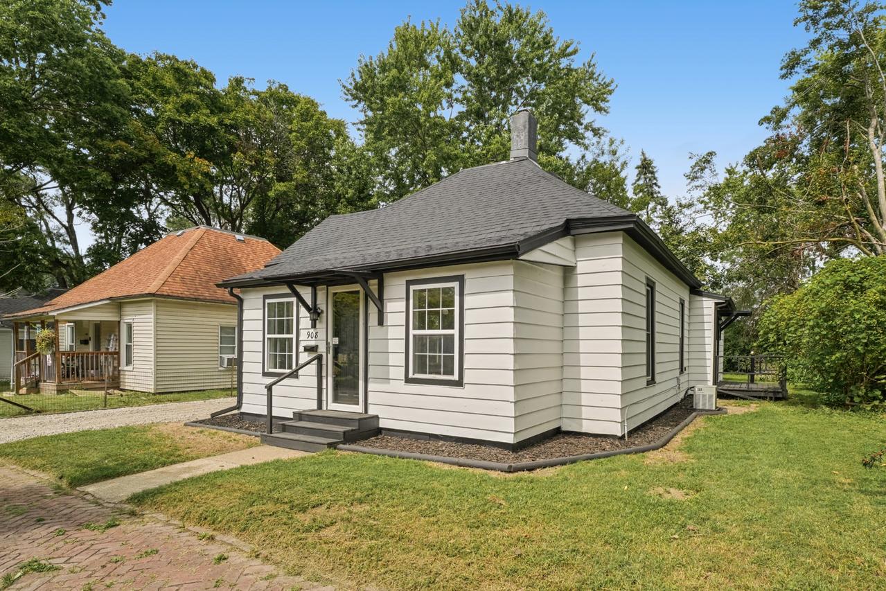 908 E Water St., Urbana, IL 61802