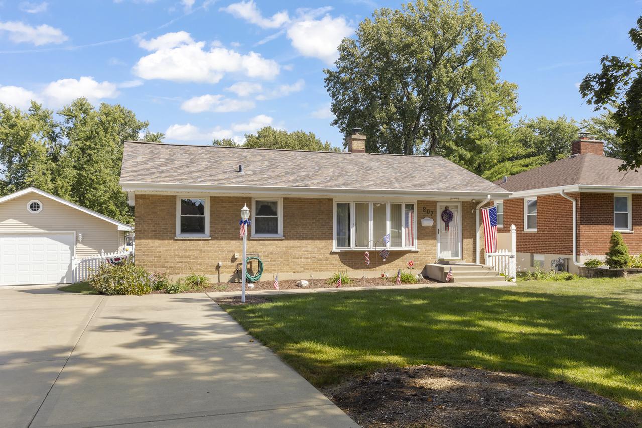 207 S Wilmette Ave., Westmont, IL 60559
