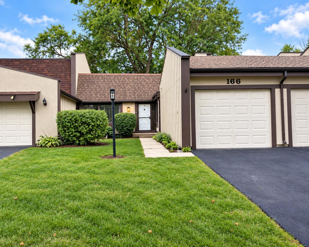 166 Cascade Dr., Indian Head Park, IL 60525
