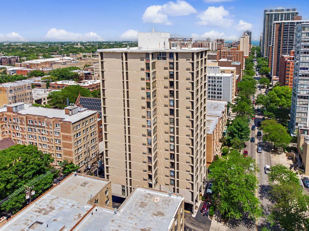 5740 N Sheridan Rd. #17C, Chicago, IL 60660