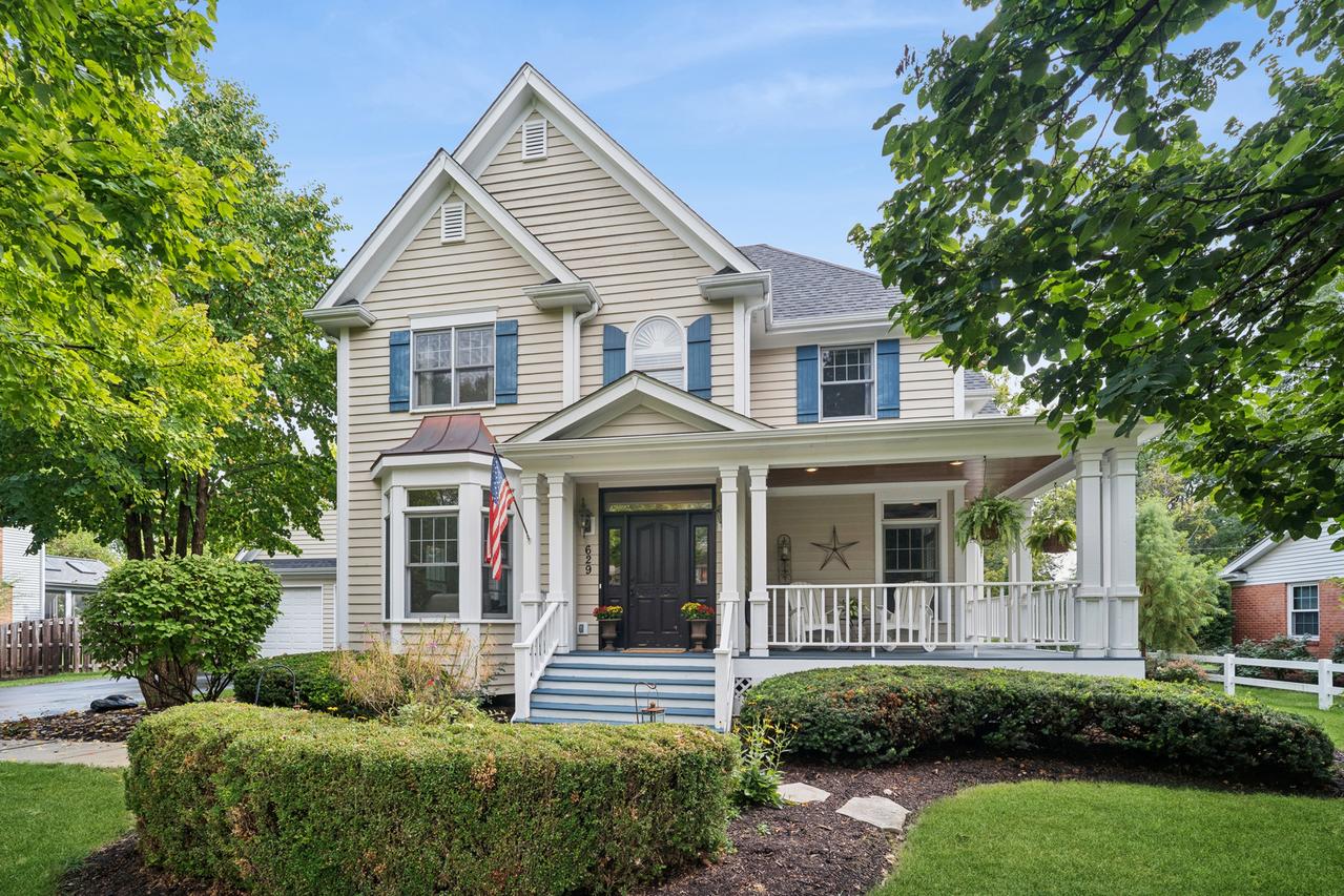 629 West Ln., Geneva, IL 60134