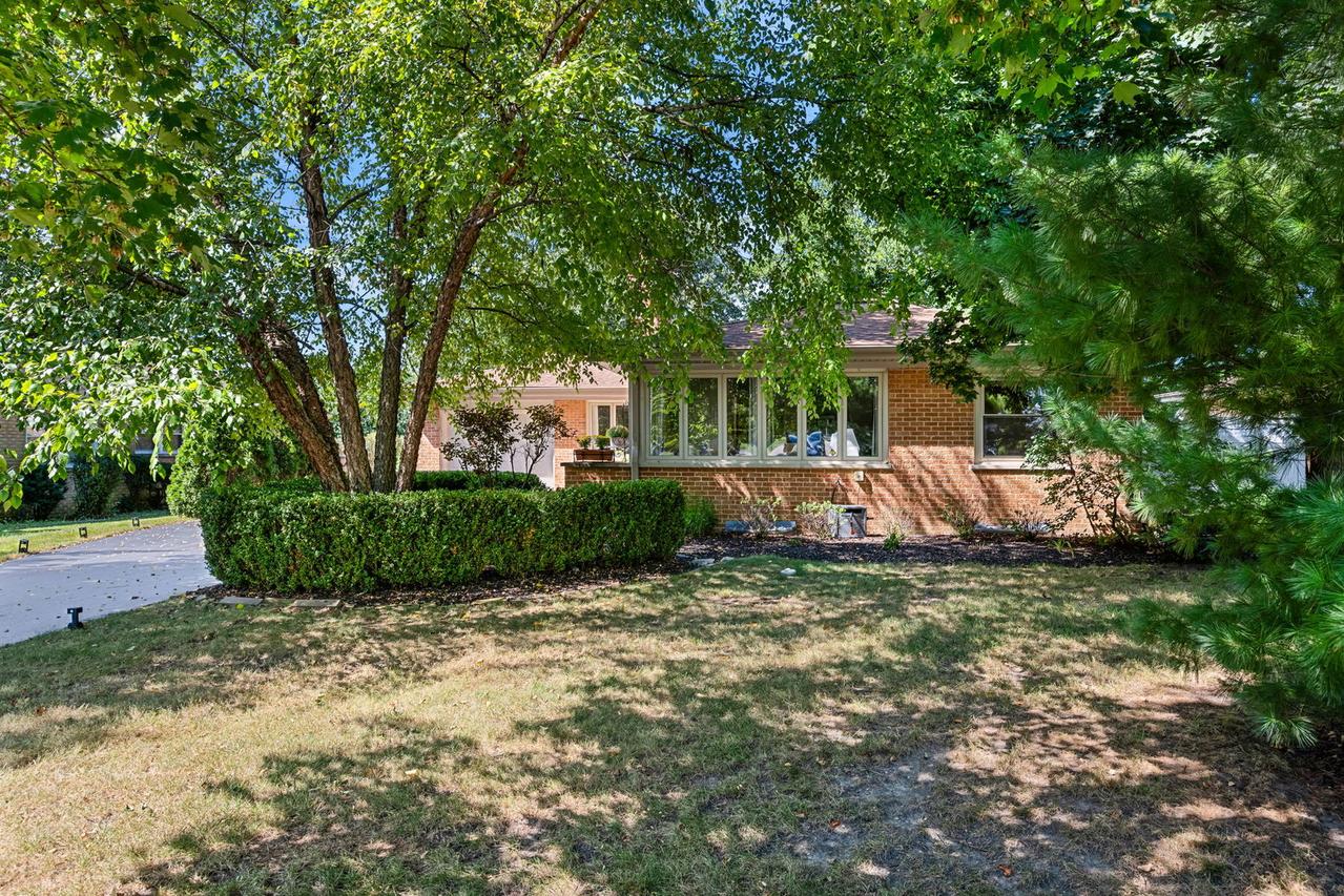 1446 Huntington Dr., Glenview, IL 60025