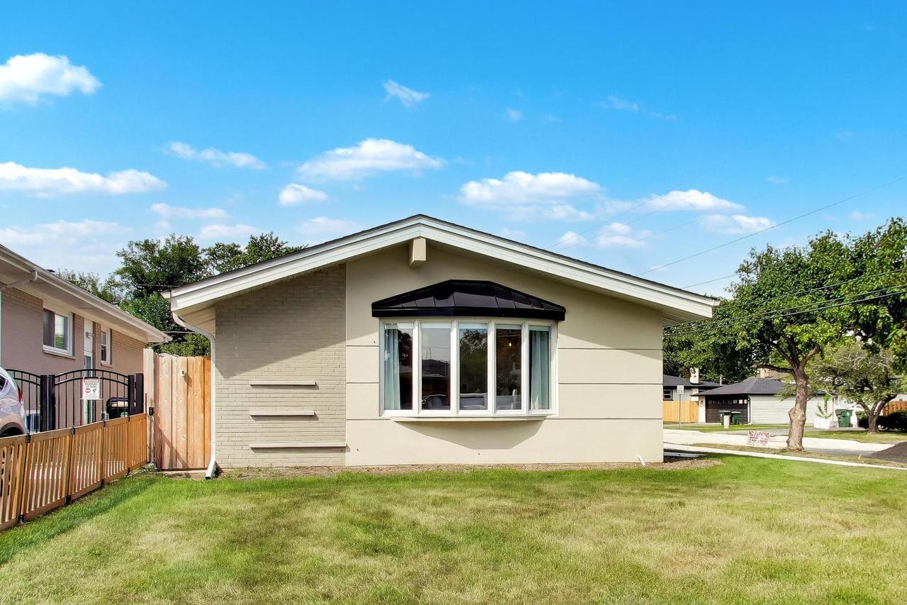 3 W White Oak St., Arlington Heights, IL 60005