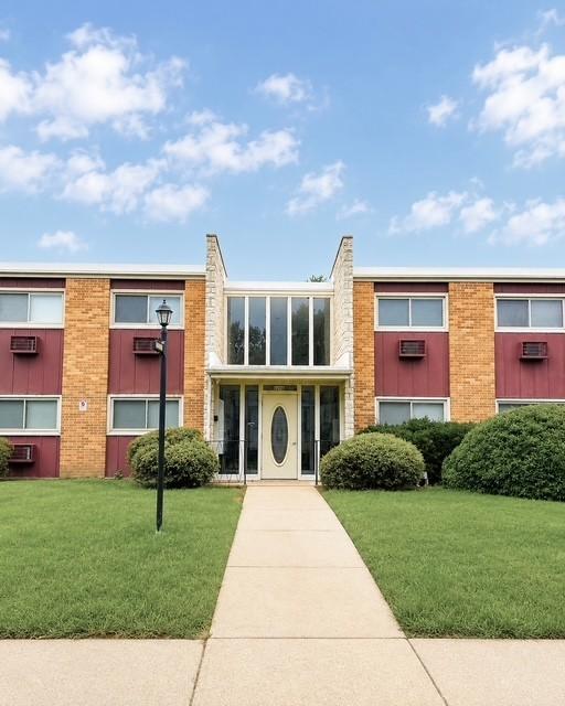 120A Collen Dr. #123, Lombard, IL 60148