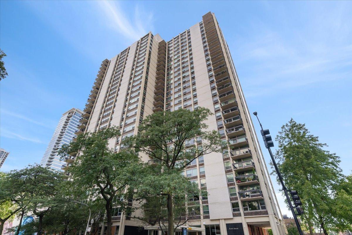 1255 N Sandburg Ter. #2611E, Chicago, IL 60610