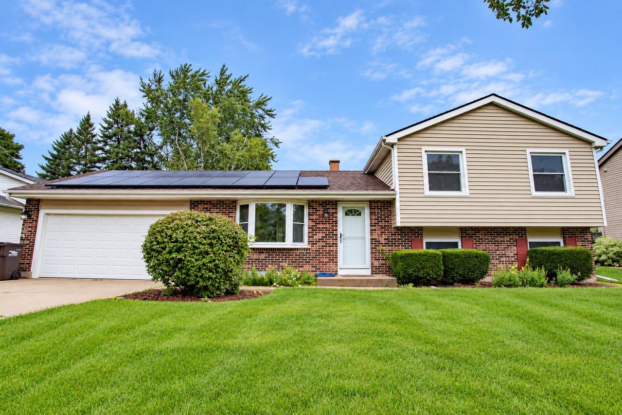 5112 W Greenbrier Dr., Mchenry, IL 60050
