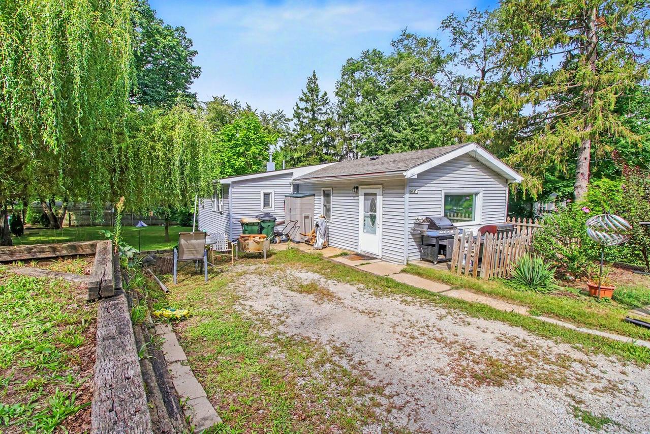 6N872 Fox River Ave., St. Charles, IL 60174