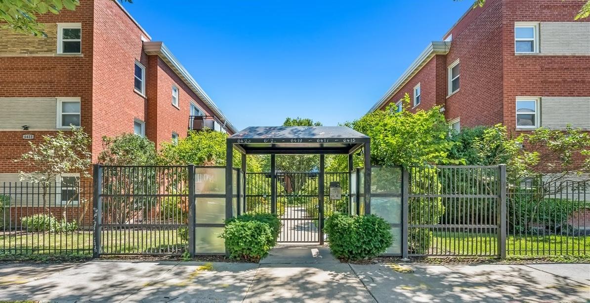 6421 N Damen Ave. #2W, Chicago, IL 60645