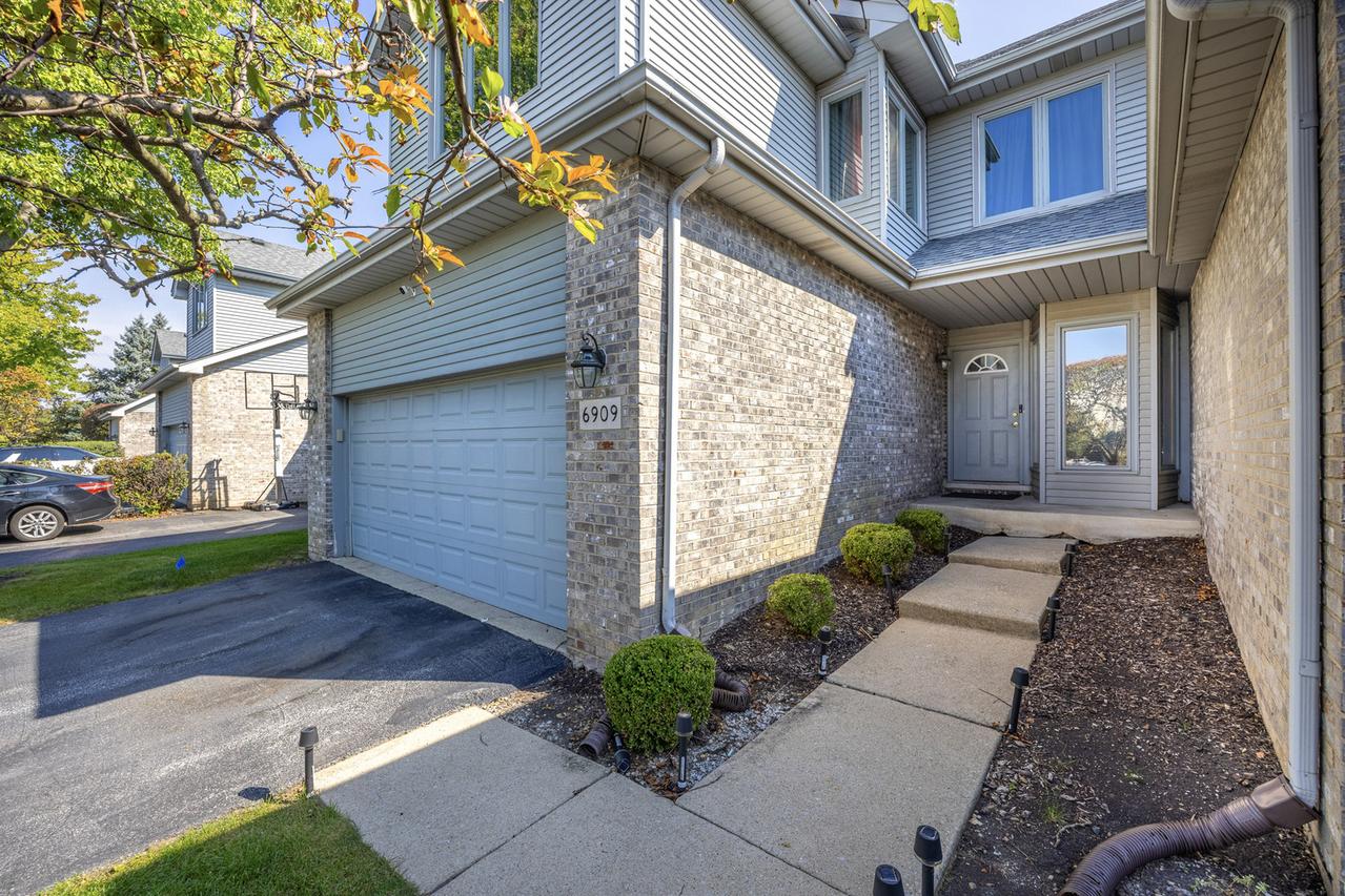 6909 Lexington Ct., Tinley Park, IL 60477
