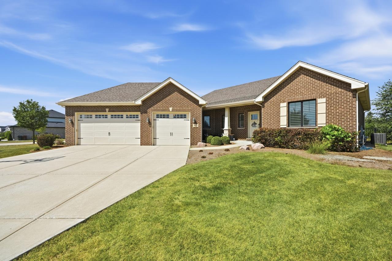 571 Augusta Ct., New Lenox, IL 60451