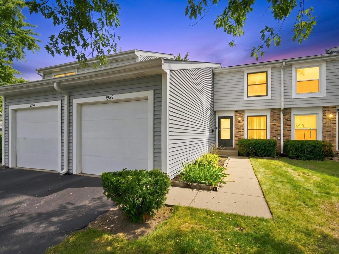 1989 Georgetown Ln., Hoffman Estates, IL 60169