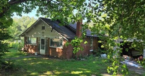 2203 Upchurch St., Eldorado, IL 62930