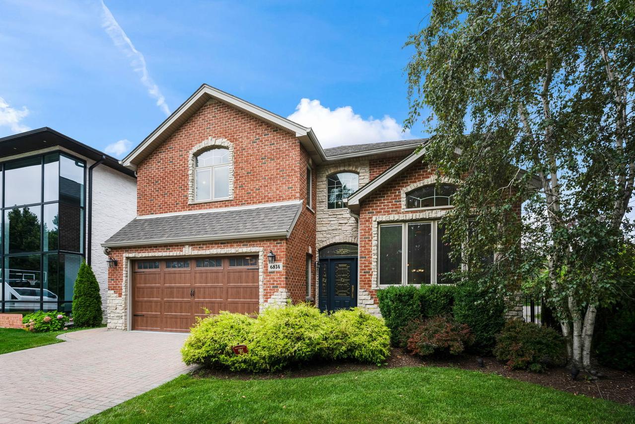 6834 N Kedvale Ave., Lincolnwood, IL 60712