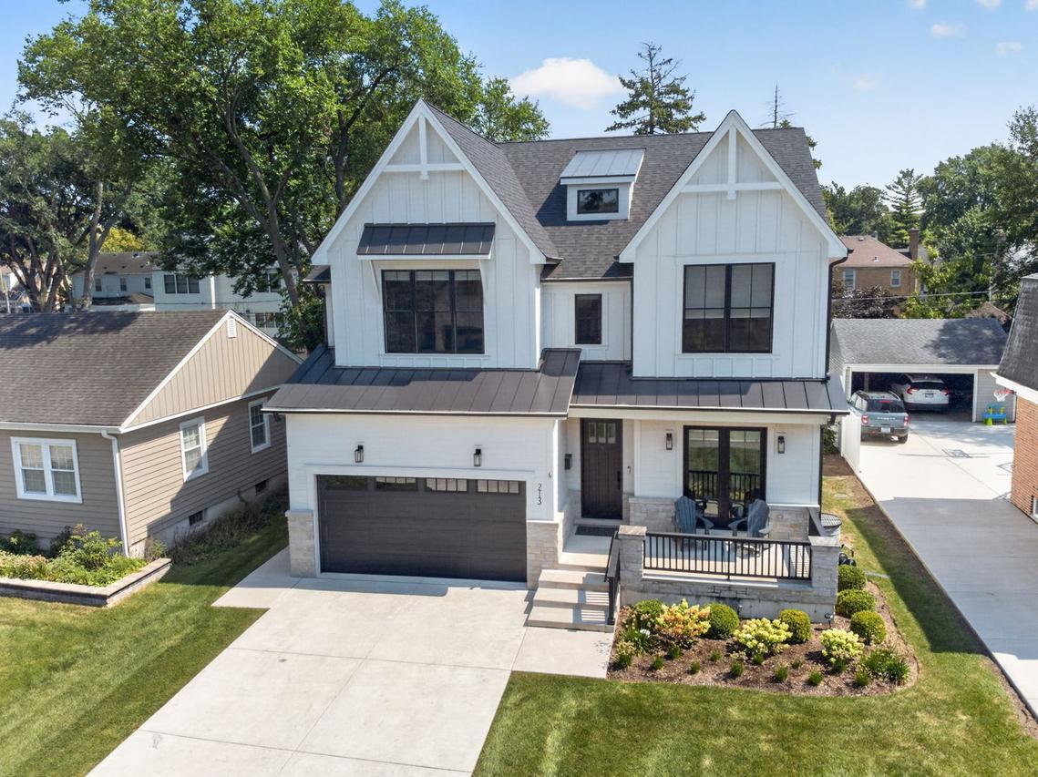 213 S Berkley Ave., Elmhurst, IL 60126