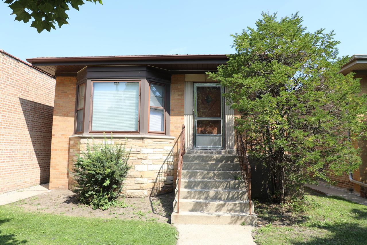 2530 W Pratt Blvd., Chicago, IL 60645