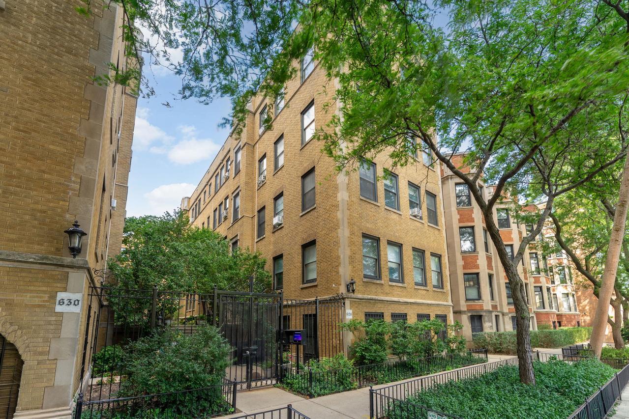 626 W Waveland Ave. #3B, Chicago, IL 60613