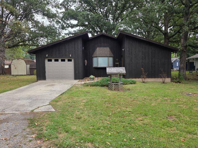 420 N 9th St., Benton, IL 62812