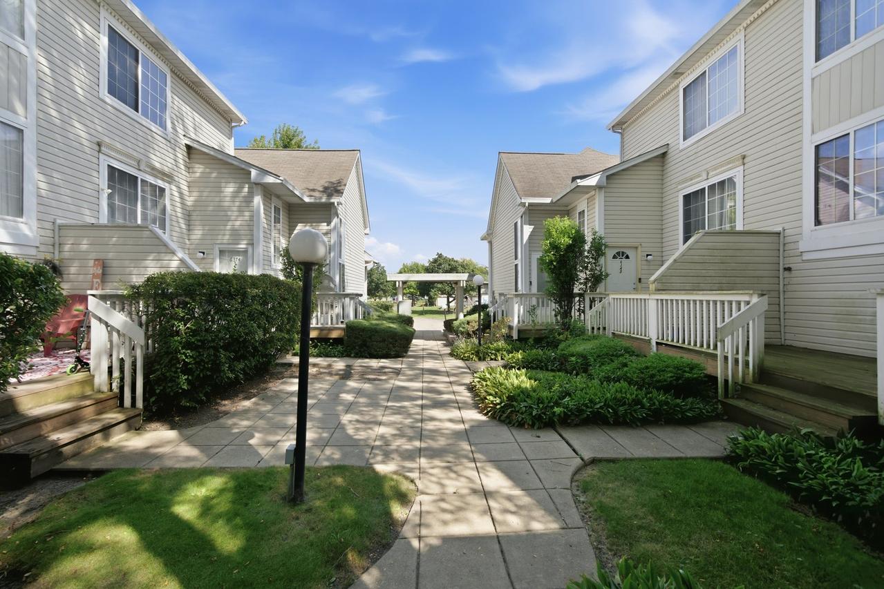 6374 Nugget Cir., Hanover Park, IL 60133