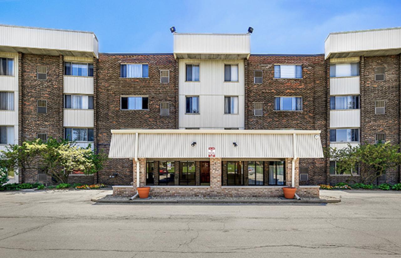 841 N York Rd. #128, Elmhurst, IL 60126