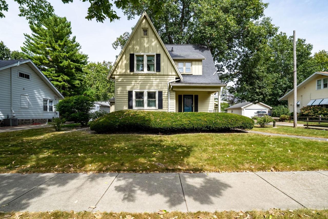 1604 E Jackson St., Bloomington, IL 61701