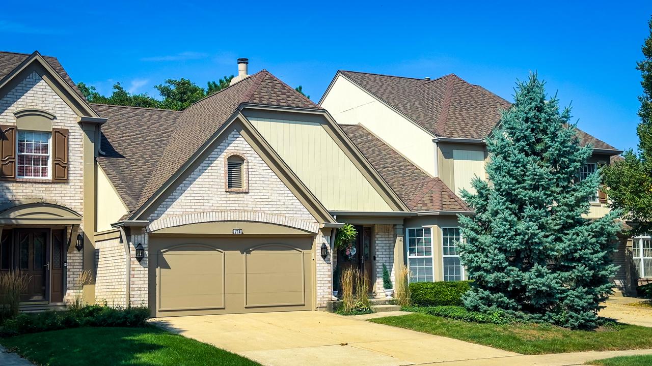 714 Alsace Cir., Buffalo Grove, IL 60089