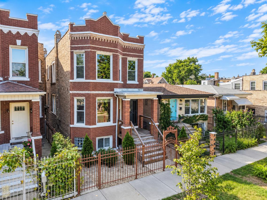 1438 N Central Park Ave., Chicago, IL 60651