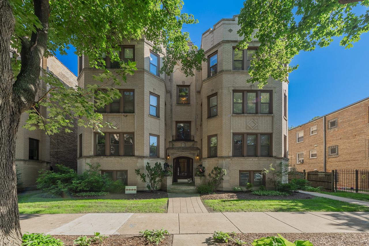 2651 W Greenleaf Ave. #3W, Chicago, IL 60645