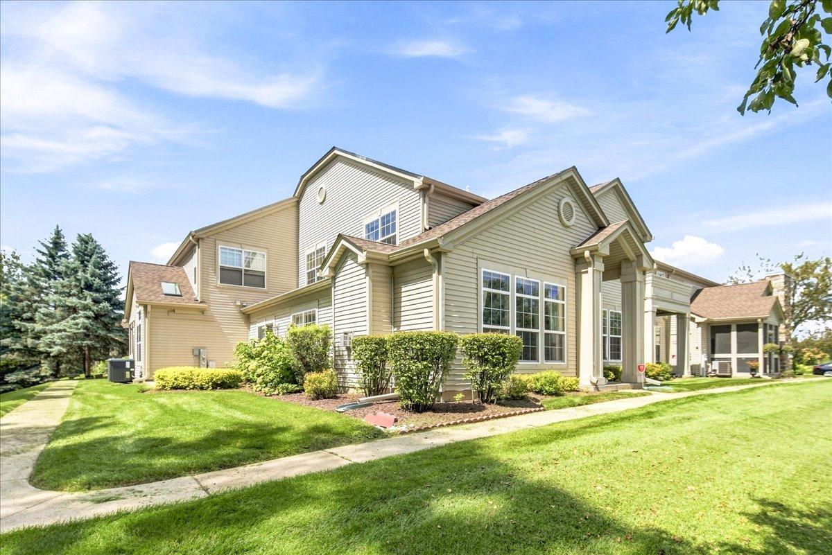 2503 Oak Dr., West Dundee, IL 60118
