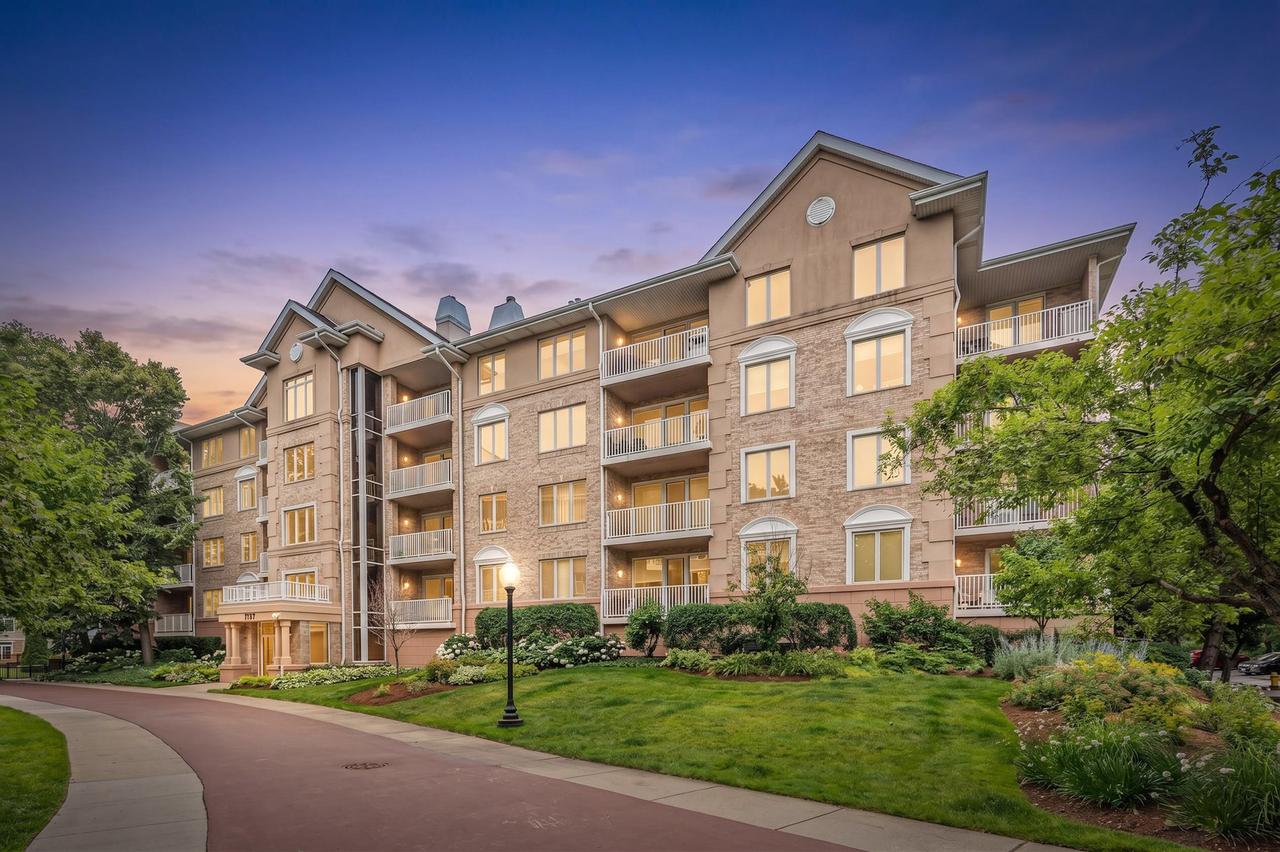 1731 Pavilion Way #505, Park Ridge, IL 60068